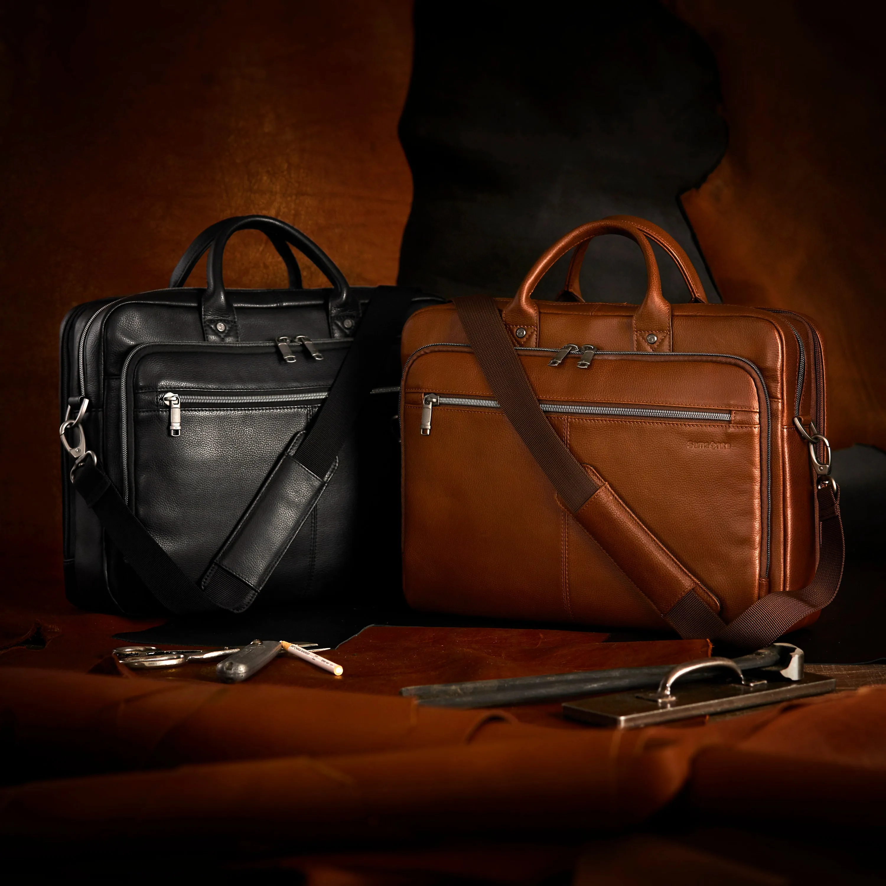 SAMSONITE CLASSIC LEATHER TOPLOADER